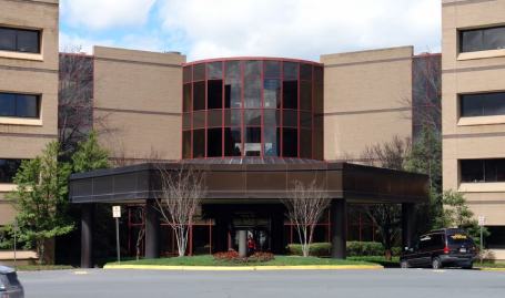 A photo of the building where the Cardiology Reston outpatient center is located.