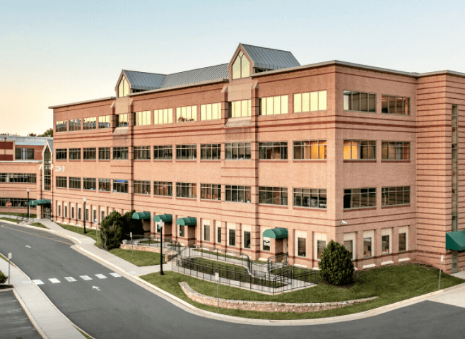 Exterior view of the cardiology facility in Leesburg, Virginia.