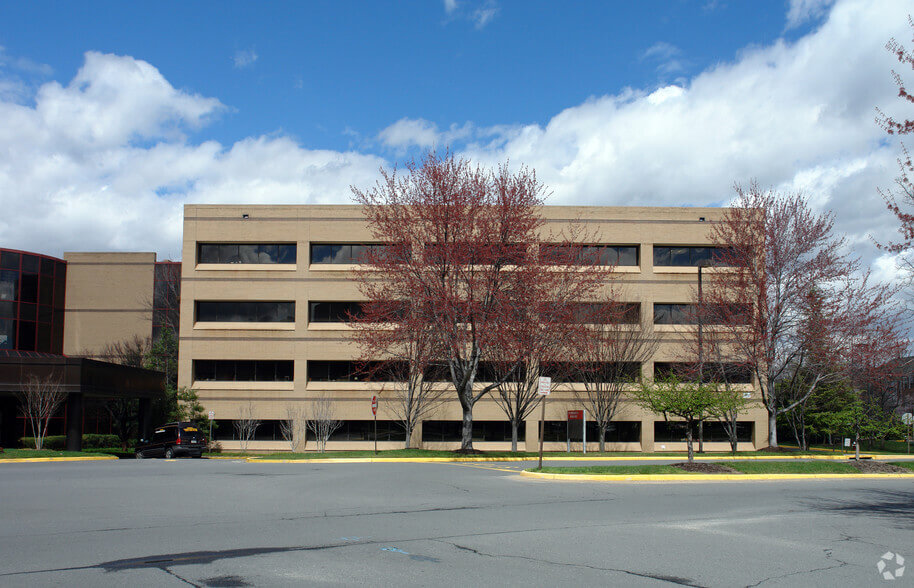 Exterior view of the cardiology facility in Reston, Virginia.